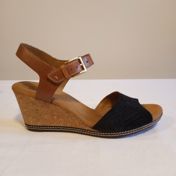 Clarks Shoes - CLARK'S Helio Jet Ankle Strap Wedge Sandal